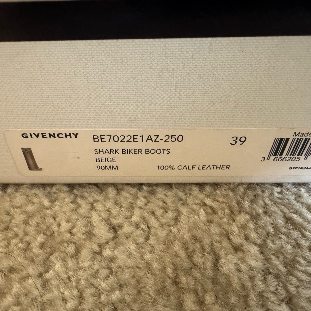 Givenchy Cream and Black Leather Boots - Picture 11 of 16